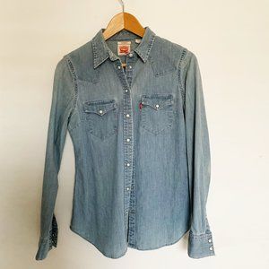 Classic Levi's Denim Shirt - Size SM